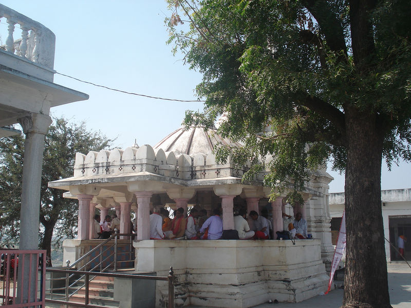 चित्र:Beneshwar-Dham-Dungarpur.jpg