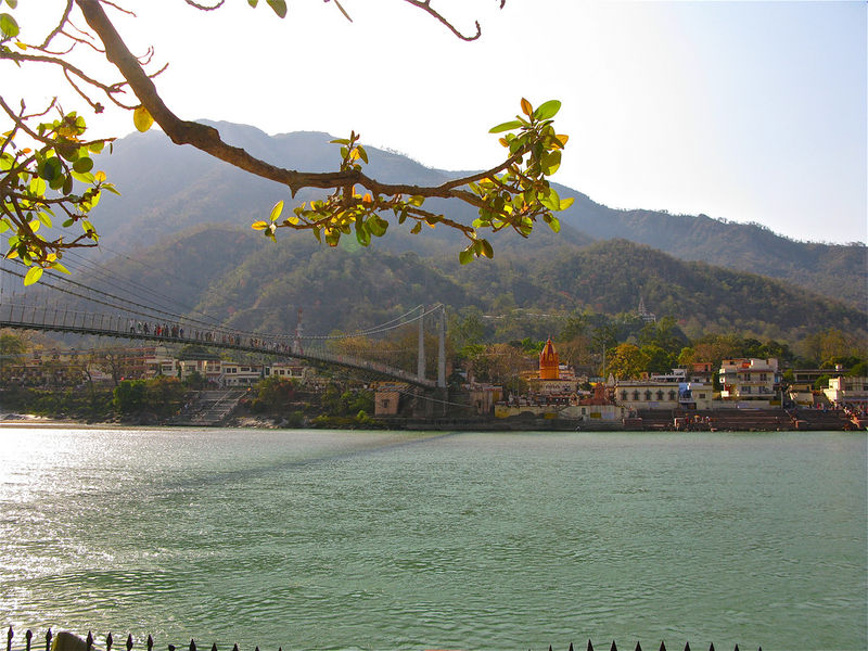 चित्र:Ram-Jhula-Bridge-4.jpg