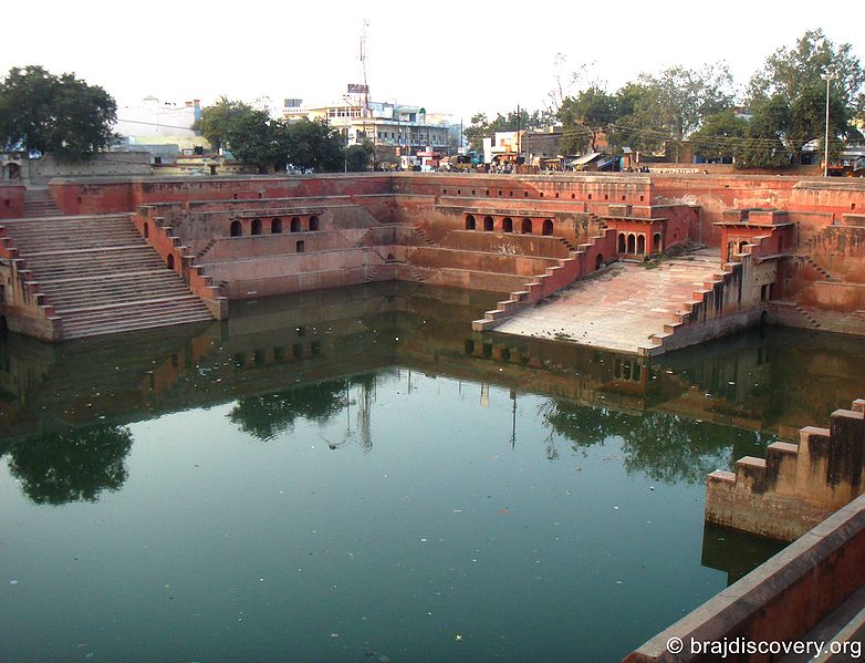 चित्र:Potra-kund-mathura-3.jpg