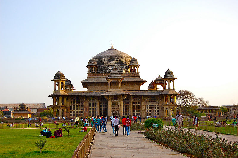 चित्र:Tansen-Tomb.jpg
