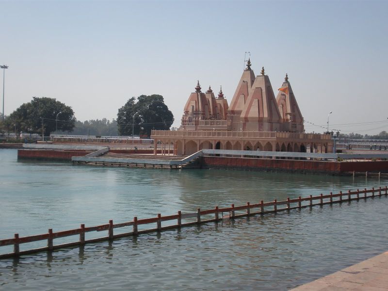 चित्र:Brahma-Sarovar-Kurukshetra.jpg