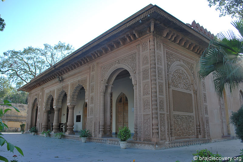 चित्र:Jain-Museum-Mathura-2.jpg