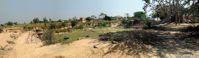 चित्र:Sheetla-Kund-Kamyavan-Kama-1.jpg