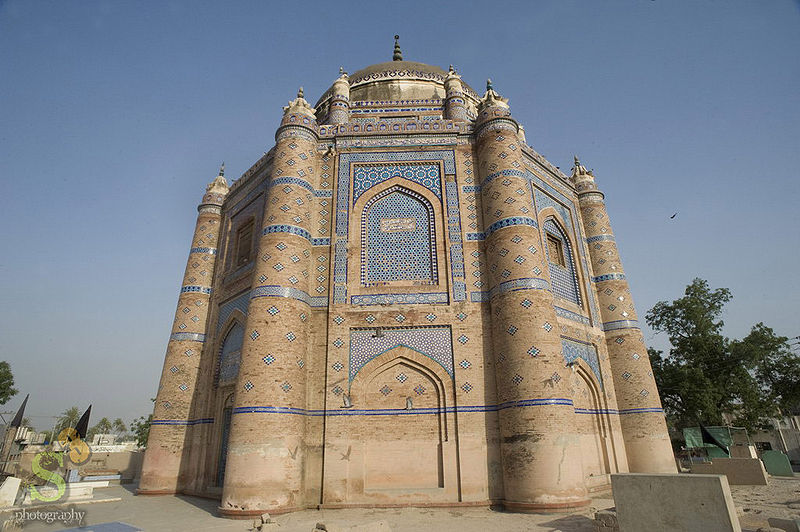 चित्र:Tomb-Of-Sakhi-Sultan-Multan.jpg