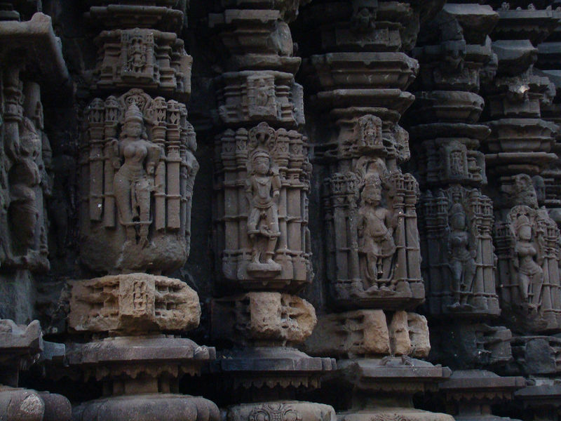 चित्र:Shiva-Temple-Ambarnath-2.jpg