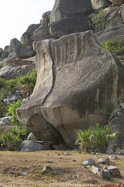 चित्र:Barabar-Caves.jpg