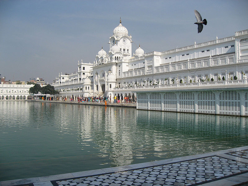 चित्र:Golden-Temple-Amritsar-2.jpg