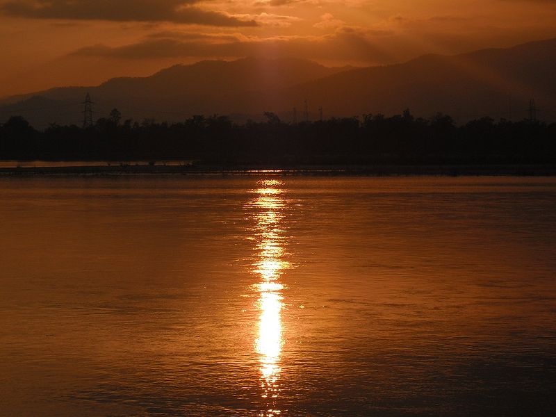 चित्र:Punyagiri sunset .JPG