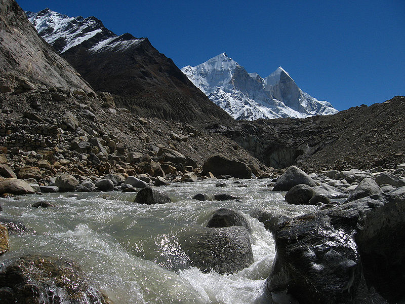 चित्र:Bhagirathi-River-Gamukh.jpg