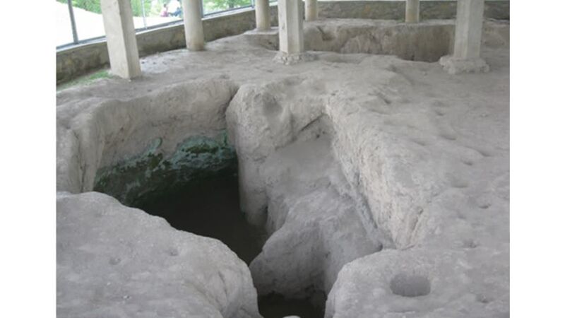 चित्र:Burzoham Pit Dwelling.jpeg