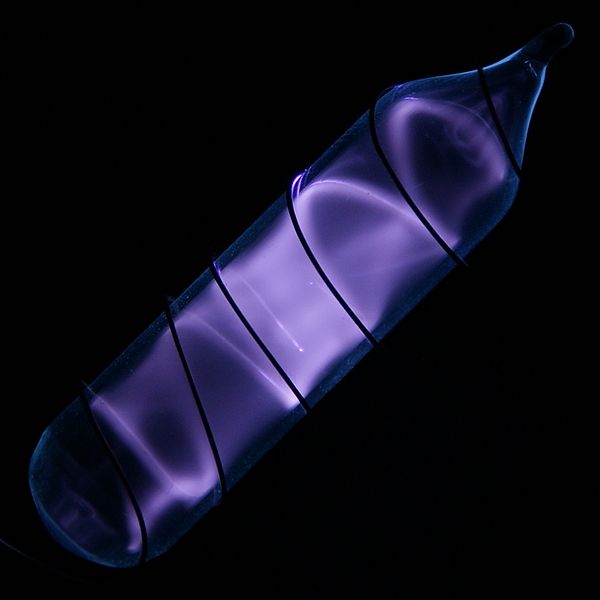 चित्र:Hydrogenglow.jpg