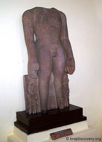 चित्र:Jina-Torso-With-Attendants-Mathura-Museum-55.jpg