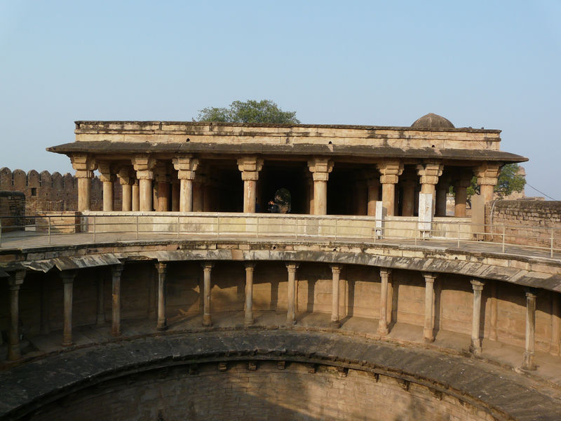 चित्र:Gwalior-Fort-9.jpg