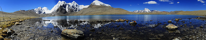 चित्र:Gurudongmar-Lake-Panorama.jpg