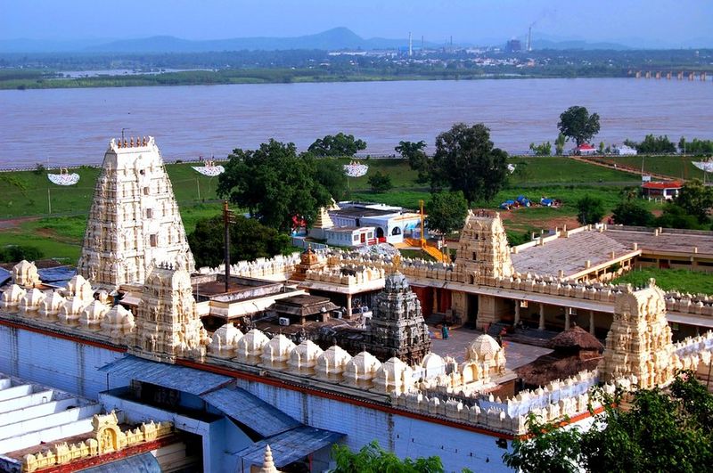 चित्र:Bhadrachalam-Sree-Rama-Temple.jpg