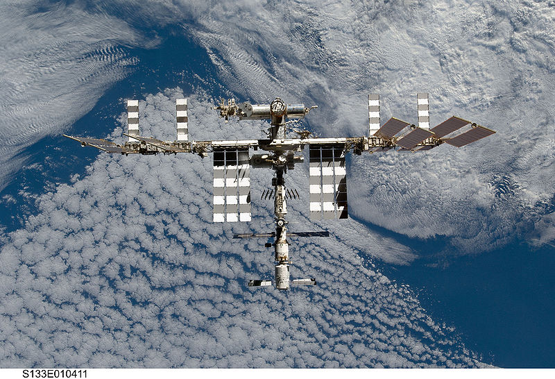 चित्र:International-Space-Station.jpg