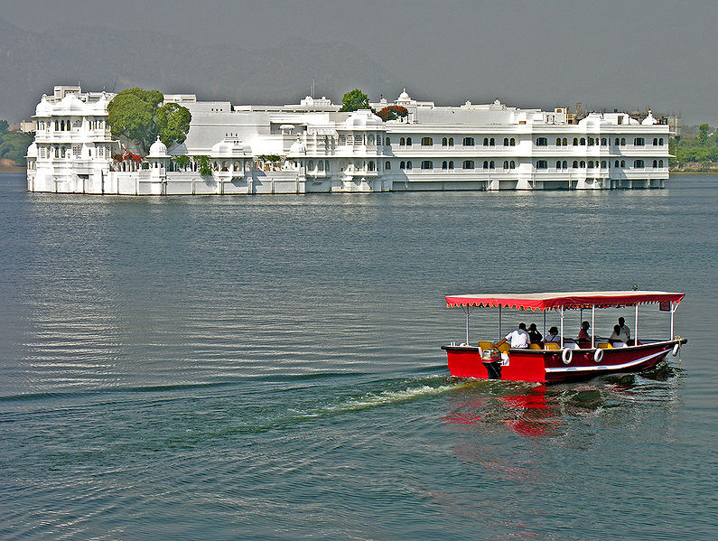 चित्र:Jag-Niwas-Udaipur.jpg