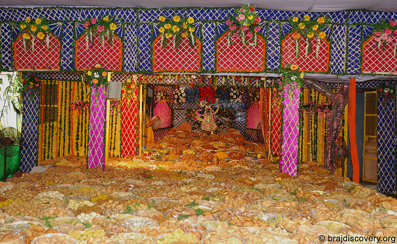 चित्र:Chappan-Bhog-Girraj-Ji-Govardhan-Mathura-3.jpg