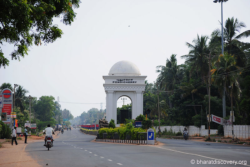 चित्र:A-View-Of-Pondicherry-2.jpg