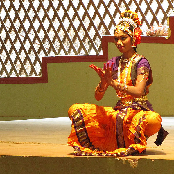 चित्र:Kuchipudi Dancer.jpg