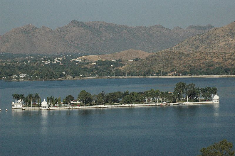 चित्र:Jag-Niwas-Island-Udaipur.jpg