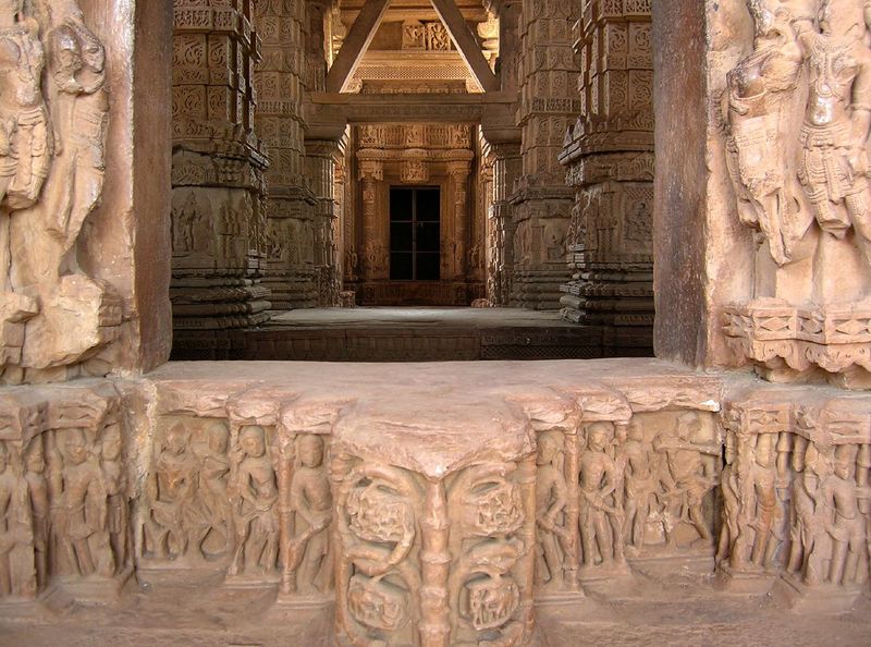 चित्र:Saas-Bhau-Temple-Gwalior-11.jpg