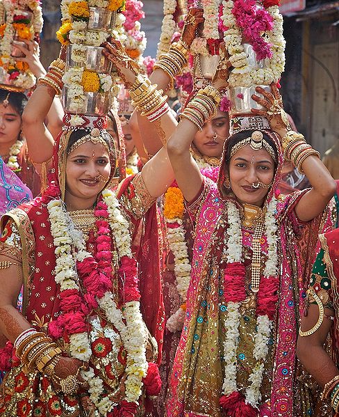 चित्र:Gangaur-Festival-Jodhpur-Rajasthan.jpg