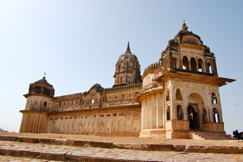 चित्र:Laxmi-Narayan-Temple-Orchha-1.jpg