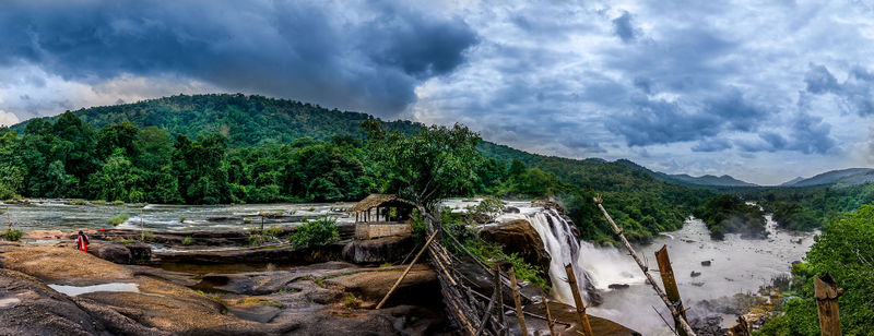 चित्र:Athirappilly-Falls-Panaroma.jpg