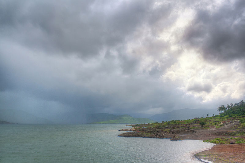 चित्र:Urmudi-Satara.jpg