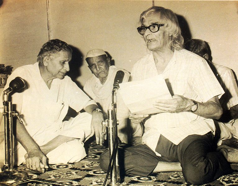 चित्र:Sumitranandan-Pant-kavita-paath.jpg