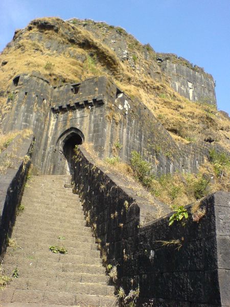 चित्र:Lohagarh-Fort-Lonavala-9.jpg