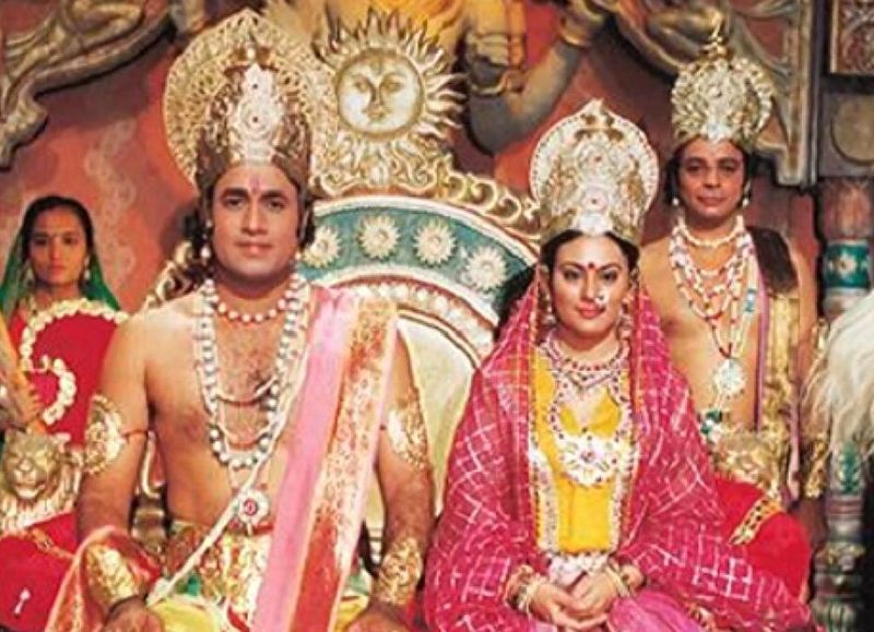 चित्र:Arun-Govil-and-Deepika-Chikhalia.jpg