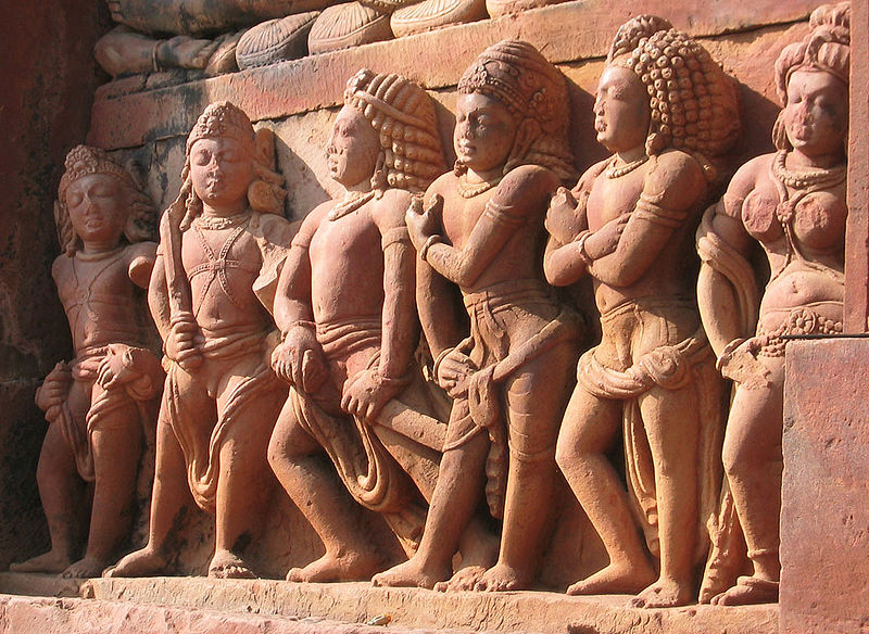 चित्र:Five-Pandavas-With-Draupadi.jpg