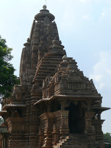 चित्र:Lakshmana-Temple-Khajuraho.jpg