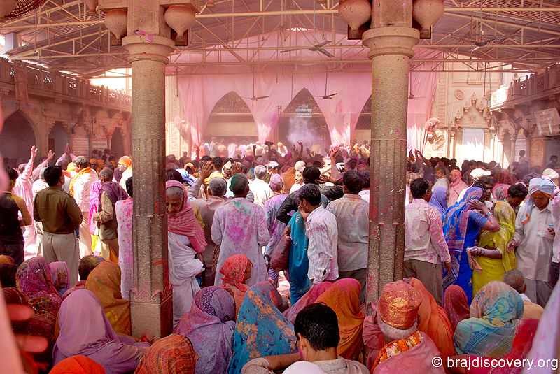 चित्र:Holi-Barsana-Mathura-2.jpg