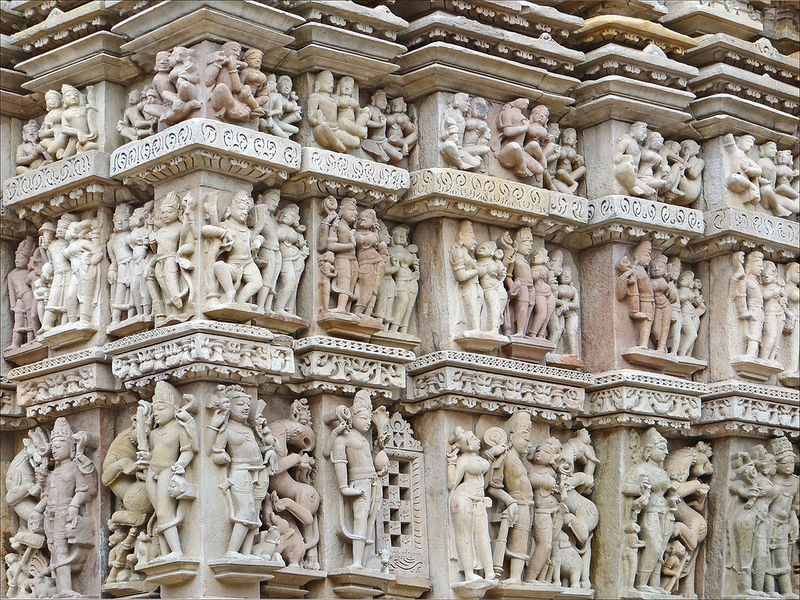चित्र:Parsvanath-Temple-Khajuraho-4.jpg