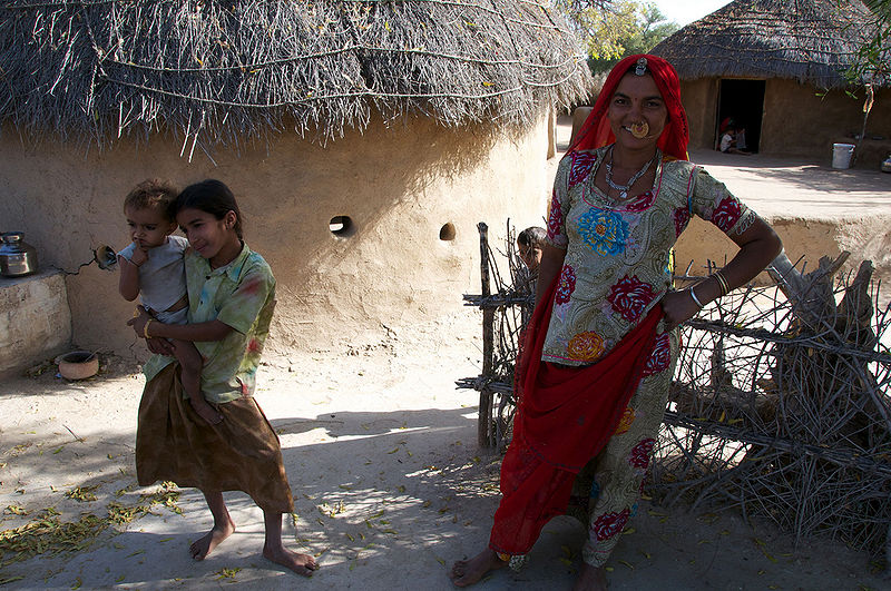चित्र:Bishnoi-Woman-And-Children.jpg