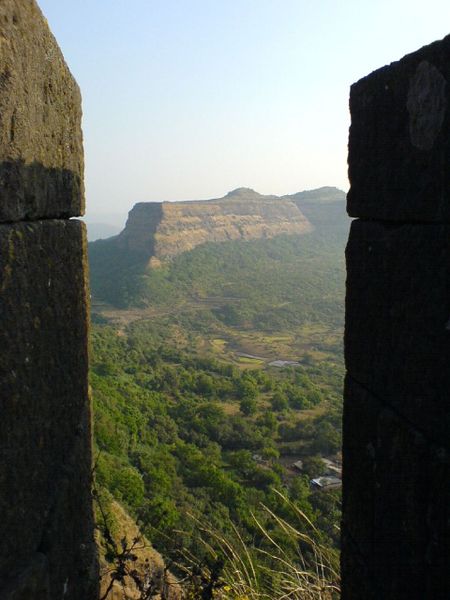 चित्र:Lohagarh-Fort-Lonavala-10.jpg