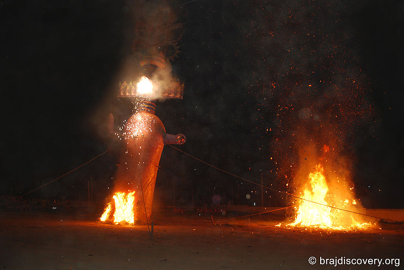 चित्र:Ravana-Ramlila-Mathura-9.jpg