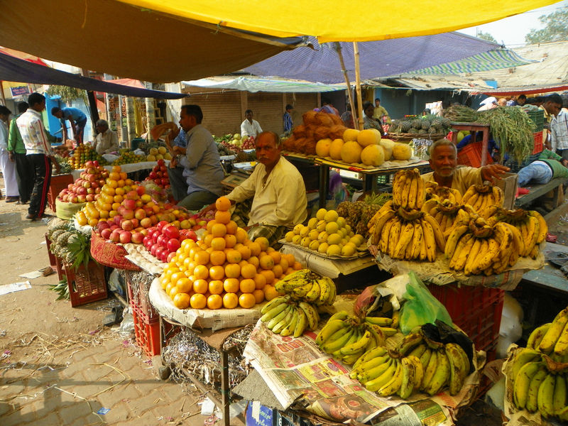 चित्र:Fruit-Bazaar-Vanarasi.jpg