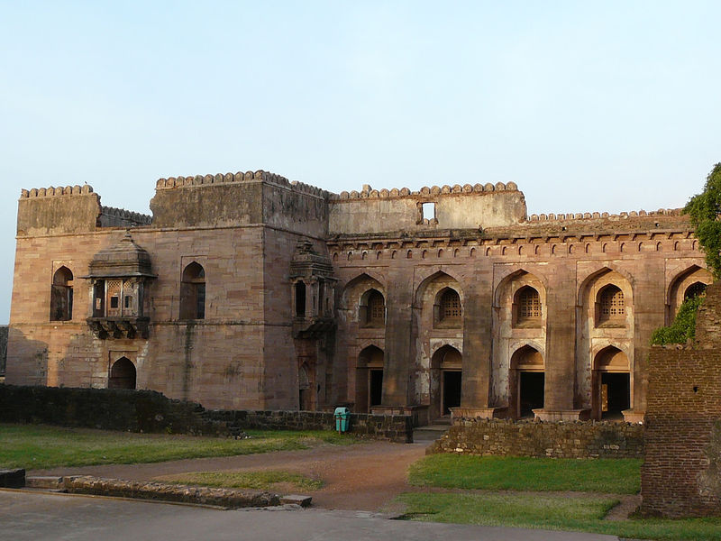 चित्र:Hindola-Mahal-Mandu-2.jpg