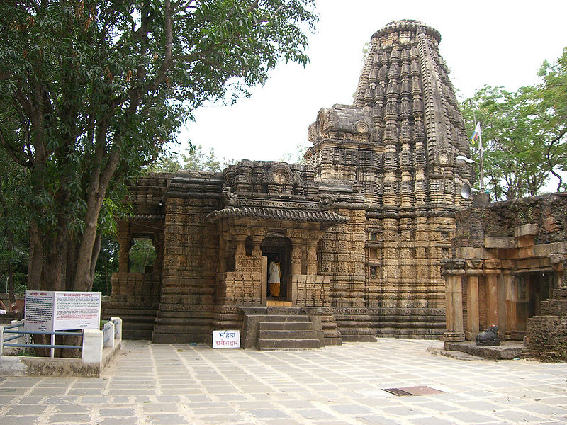 चित्र:Borandev-Temple-Chhattisgarh.jpg
