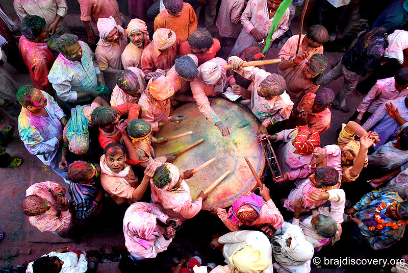 चित्र:Holi-Barsana-Mathura-13.jpg