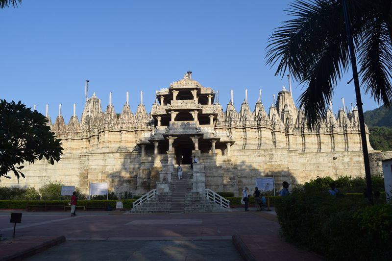चित्र:Ranakpur-Jain-Temple-7.jpg