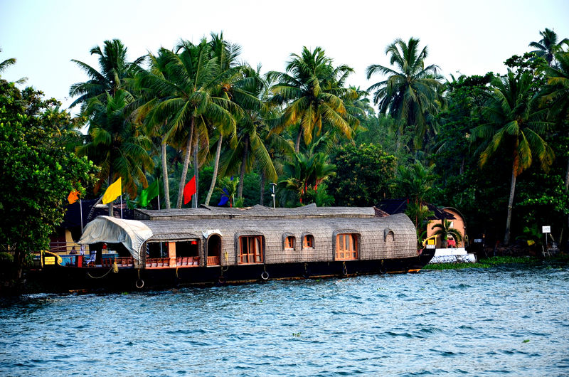 चित्र:Vembanad-Lake-4.jpg