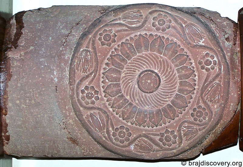 चित्र:Cross-Bar-Showing-Full-Blown-Lotus-Mathura-Museum-15.jpg