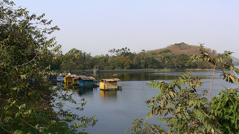 चित्र:Powai-Lake-3.jpg