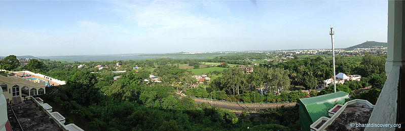 चित्र:A-View-Of-Bhopal-1.jpg