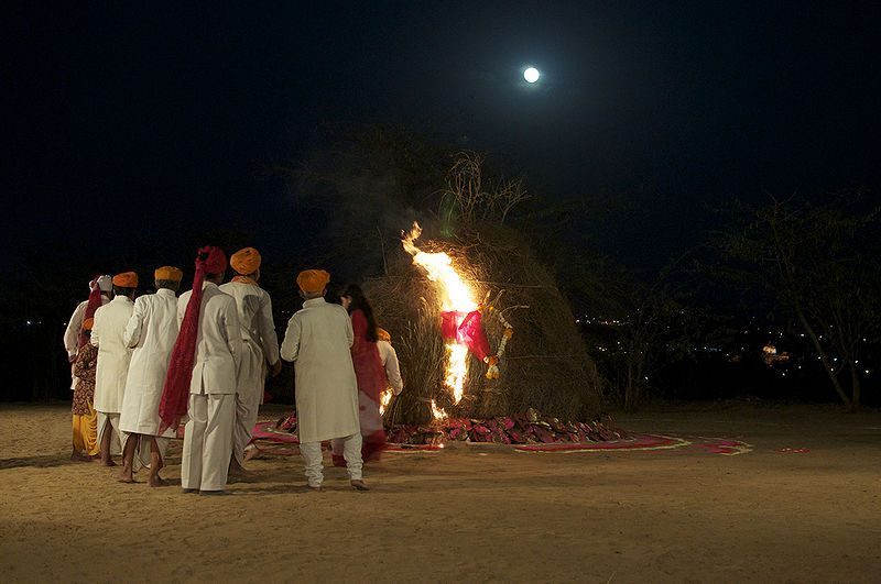 चित्र:Holika-dahan-jodhpur.jpg